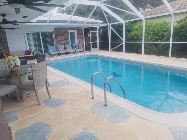 Дом в аренду по адресу 541 SE 17th Ave 541 - фото 6629626