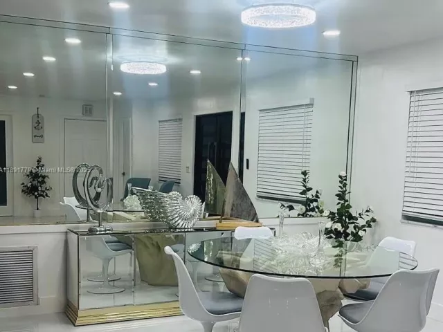 Дом в аренду по адресу 541 SE 17th Ave 541 - фото 6629627