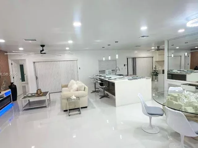 Дом в аренду по адресу 541 SE 17th Ave 541 - фото 6629633