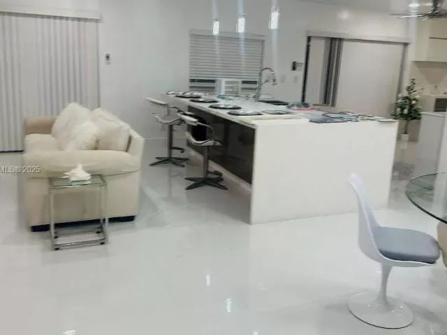 Дом в аренду по адресу 541 SE 17th Ave 541 - фото 6629634