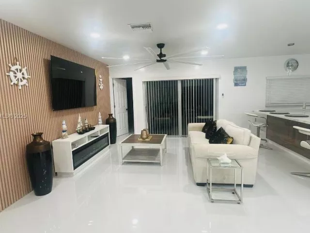 Дом в аренду по адресу 541 SE 17th Ave 541 - фото 6629632