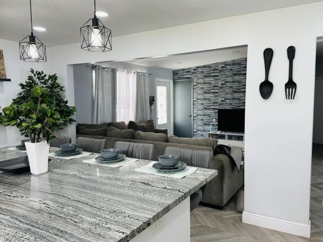 Продажа дома по адресу 1865 W Chatham Road - фото 6628492