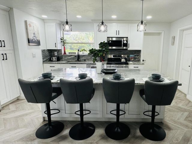 Продажа дома по адресу 1865 W Chatham Road - фото 6628496