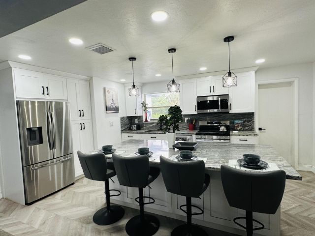 Продажа дома по адресу 1865 W Chatham Road - фото 6628497