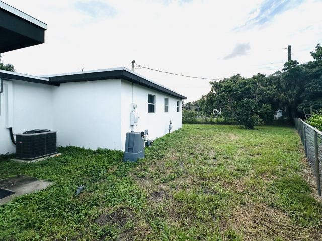 Продажа дома по адресу 1865 W Chatham Road - фото 6628498