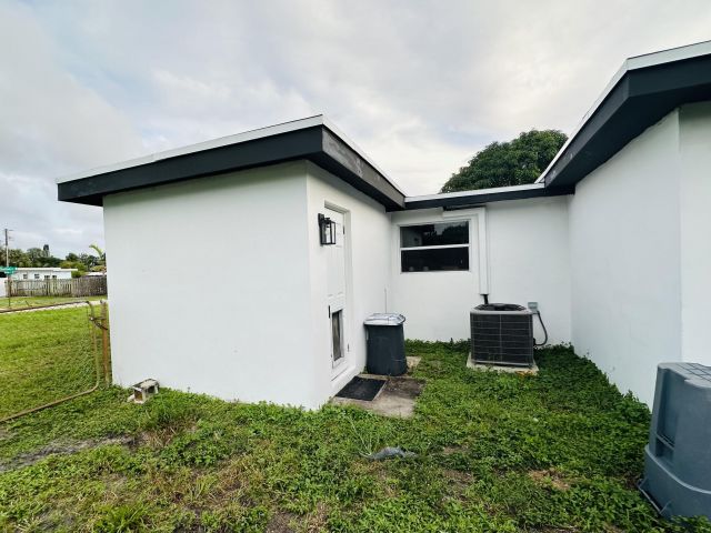 Продажа дома по адресу 1865 W Chatham Road - фото 6628499