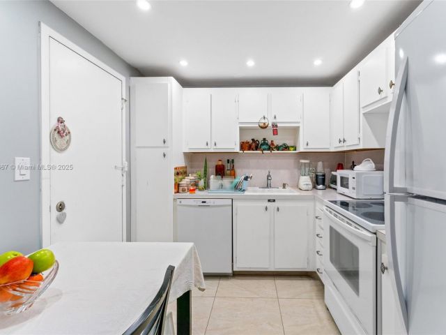 Продажа квартиры #1722 - фото 7446956