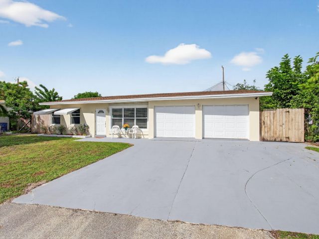 Продажа дома по адресу 2841 NE 8th Terrace - фото 6645302