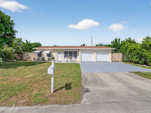 Продажа дома по адресу 2841 NE 8th Terrace - фото 6645303