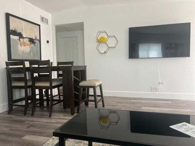 Дом в аренду по адресу 161 NE 15th Terrace - фото 6644455