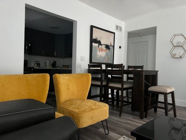 Дом в аренду по адресу 161 NE 15th Terrace - фото 6644457