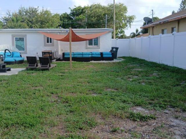 Дом в аренду по адресу 161 NE 15th Terrace - фото 6785613