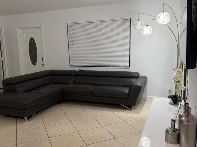 Дом в аренду по адресу 13530 52nd Court N - фото 6628542