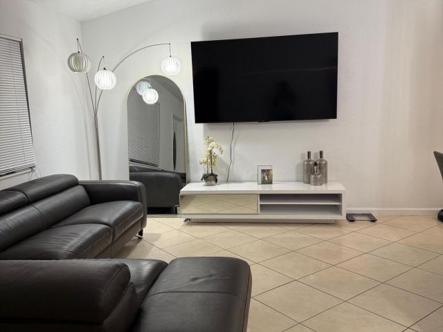 Дом в аренду по адресу 13530 52nd Court N - фото 6628543