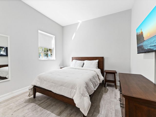 Дом в аренду по адресу 150 NE 6th Avenue E - фото 6630619