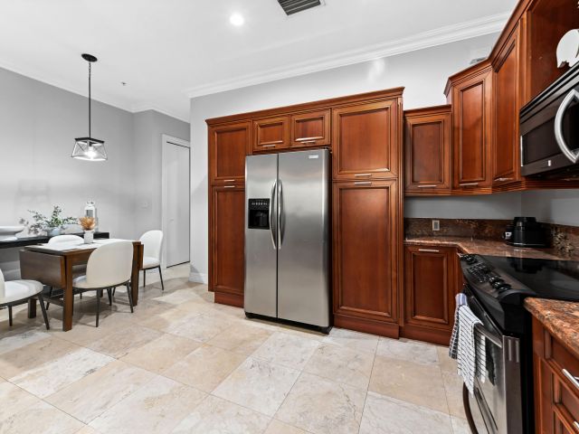 Дом в аренду по адресу 150 NE 6th Avenue E - фото 6630622