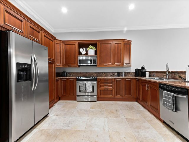 Дом в аренду по адресу 150 NE 6th Avenue E - фото 6630623