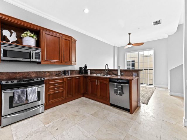 Дом в аренду по адресу 150 NE 6th Avenue E - фото 6630624