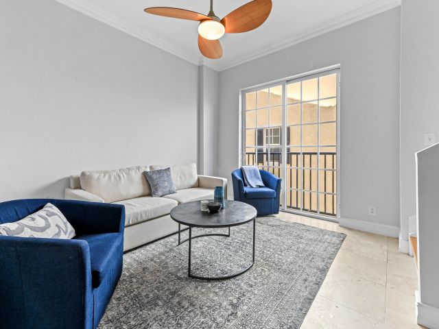 Дом в аренду по адресу 150 NE 6th Avenue E - фото 6630625