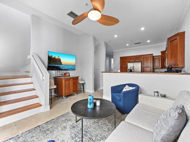 Дом в аренду по адресу 150 NE 6th Avenue E - фото 6630626