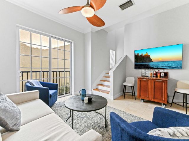 Дом в аренду по адресу 150 NE 6th Avenue E - фото 6630627