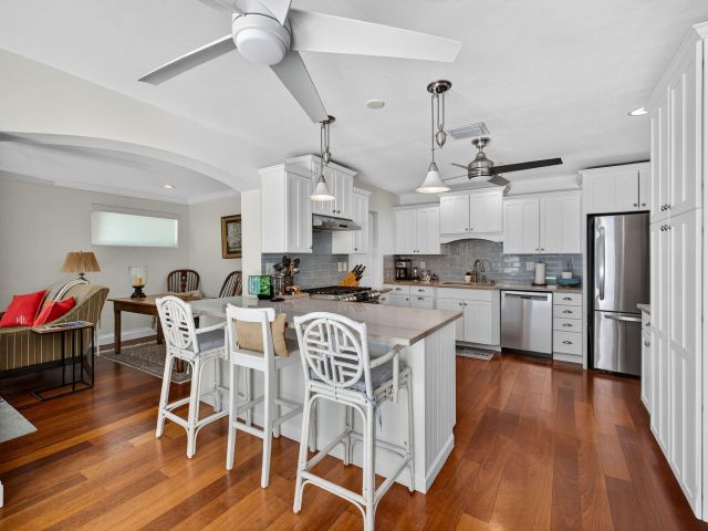 Продажа дома по адресу 222 S Seacrest Circle - фото 6628355