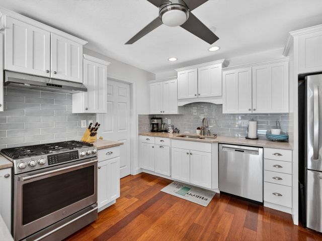 Продажа дома по адресу 222 S Seacrest Circle - фото 6628356