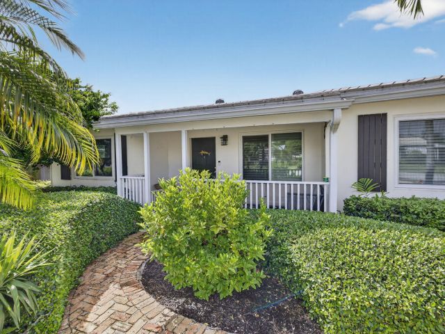 Продажа дома по адресу 222 S Seacrest Circle - фото 6628360