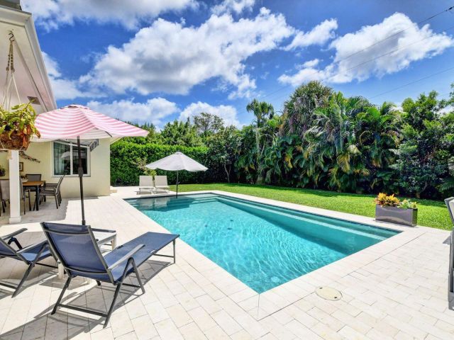 Продажа дома по адресу 222 S Seacrest Circle - фото 6628362