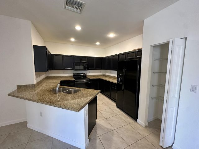 Дом в аренду по адресу 11608 Sw 246th Terrace - фото 6802502