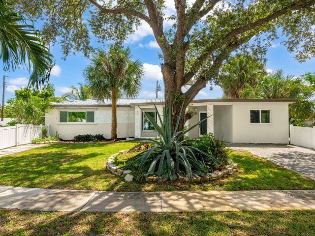 Дом в аренду по адресу 2298 NE 4th Avenue - фото 6644431