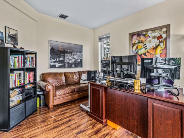 Продажа дома по адресу 21958 Palm Grass Drive - фото 6644139