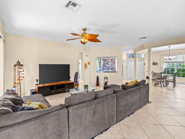 Продажа дома по адресу 21958 Palm Grass Drive - фото 6644144