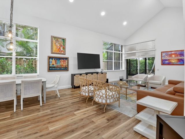 Продажа дома по адресу 6623 NW 25th Avenue - фото 6689058