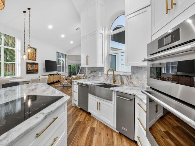 Продажа дома по адресу 6623 NW 25th Avenue - фото 6689060