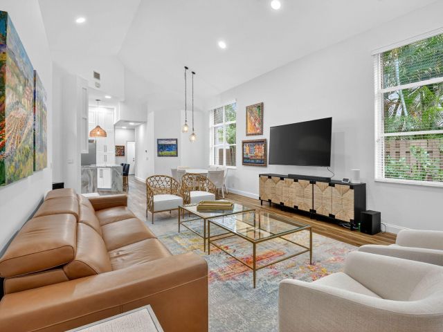 Продажа дома по адресу 6623 NW 25th Avenue - фото 6689065