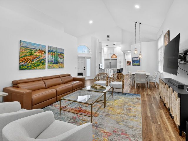 Продажа дома по адресу 6623 NW 25th Avenue - фото 6689066