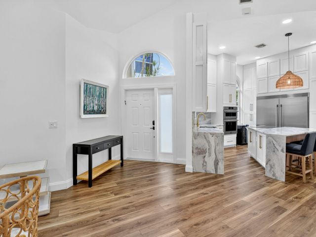 Продажа дома по адресу 6623 NW 25th Avenue - фото 6689067