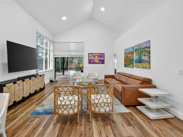 Продажа дома по адресу 6623 NW 25th Avenue - фото 6689068