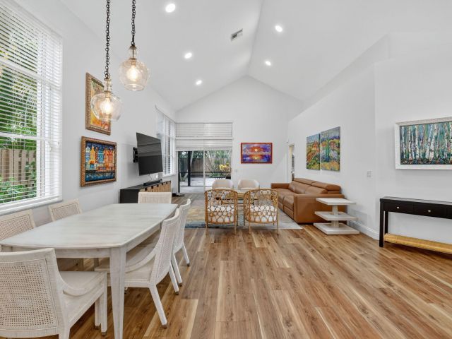 Продажа дома по адресу 6623 NW 25th Avenue - фото 6689069