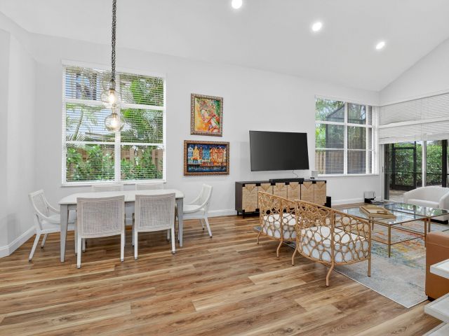 Продажа дома по адресу 6623 NW 25th Avenue - фото 6689071