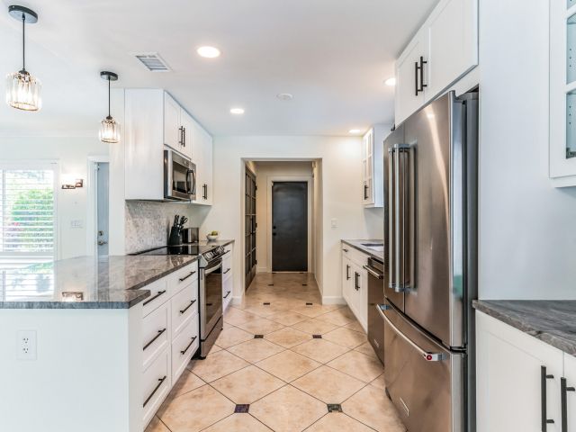 Дом в аренду по адресу 98 SW 8th Avenue - фото 6644038