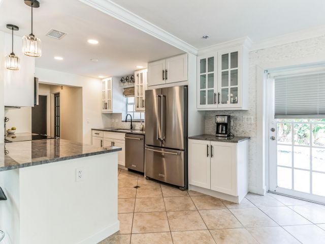 Дом в аренду по адресу 98 SW 8th Avenue - фото 6644040