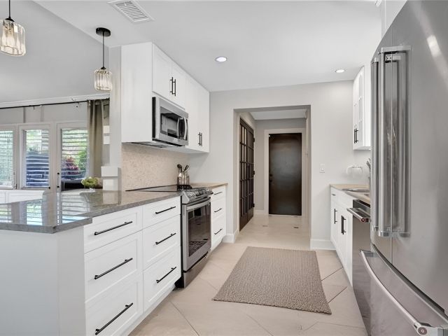 Дом в аренду по адресу 98 SW 8th Avenue - фото 6644041