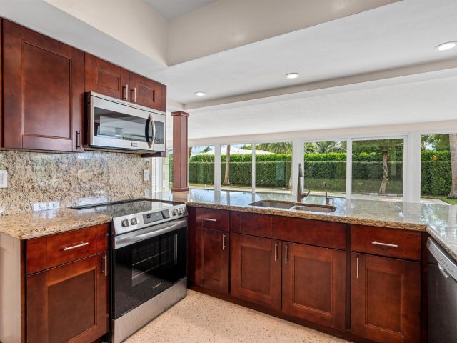 Продажа дома по адресу 670 Juneberry Court - фото 6689511