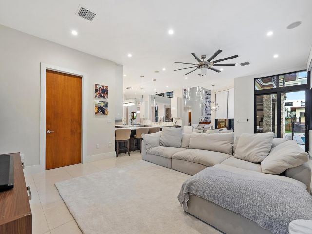 Продажа дома по адресу 2832 NE 21st Court - фото 6642544