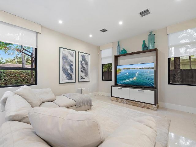 Продажа дома по адресу 2832 NE 21st Court - фото 6642545