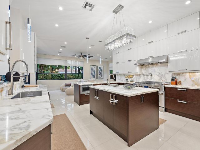 Продажа дома по адресу 2832 NE 21st Court - фото 6642549