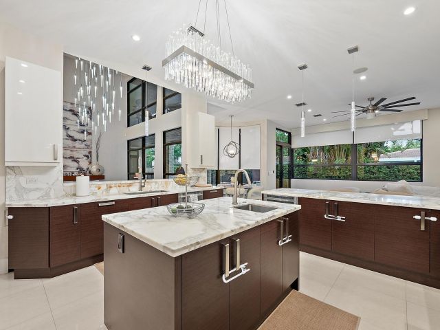 Продажа дома по адресу 2832 NE 21st Court - фото 6642550