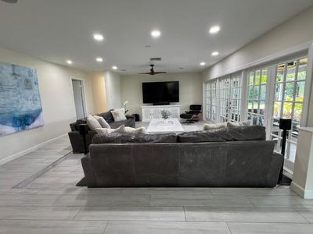 Продажа дома по адресу 3127 Lakeview Boulevard - фото 6634836